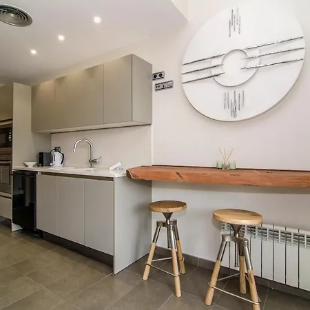 Spaces Garden Paradise 3 Bedroom, 3 Bathroom, Huge Private Garden-terrace, Pool- Sleeps Up To 8 Sitges