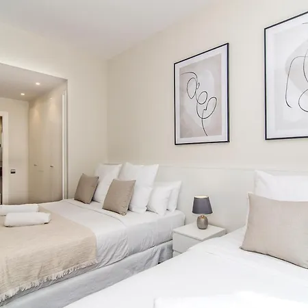 Spaces Garden Paradise 3 Bedroom, 3 Bathroom, Huge Private Garden-terrace, Pool- Sleeps Up To 8 *