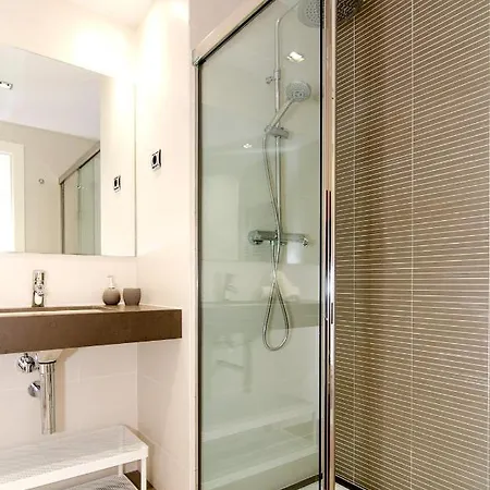 Spaces Garden Paradise 3 Bedroom, 3 Bathroom, Huge Private Garden-terrace, Pool- Sleeps Up To 8