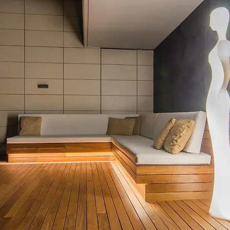 Spaces Garden Paradise 3 Bedroom, 3 Bathroom, Huge Private Garden-terrace, Pool- Sleeps Up To 8 Apartmán Sitges