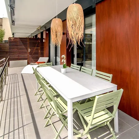 Spaces Garden Paradise 3 Bedroom, 3 Bathroom, Huge Private Garden-terrace, Pool- Sleeps Up To 8 *