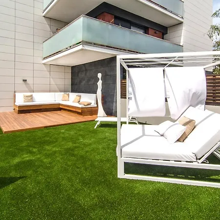 Apartmán Spaces Garden Paradise 3 Bedroom, 3 Bathroom, Huge Private Garden-terrace, Pool- Sleeps Up To 8 *