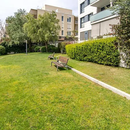 Spaces Garden Paradise 3 Bedroom, 3 Bathroom, Huge Private Garden-terrace, Pool- Sleeps Up To 8 * סיטגס