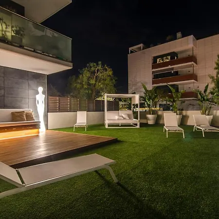 Spaces Garden Paradise 3 Bedroom, 3 Bathroom, Huge Private Garden-terrace, Pool- Sleeps Up To 8 Apartmán