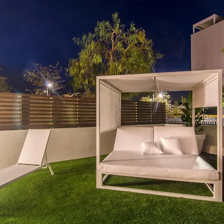 Apartmán Spaces Garden Paradise 3 Bedroom, 3 Bathroom, Huge Private Garden-terrace, Pool- Sleeps Up To 8 *