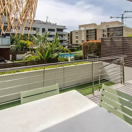 Spaces Garden Paradise 3 Bedroom, 3 Bathroom, Huge Private Garden-terrace, Pool- Sleeps Up To 8 דירה סיטגס