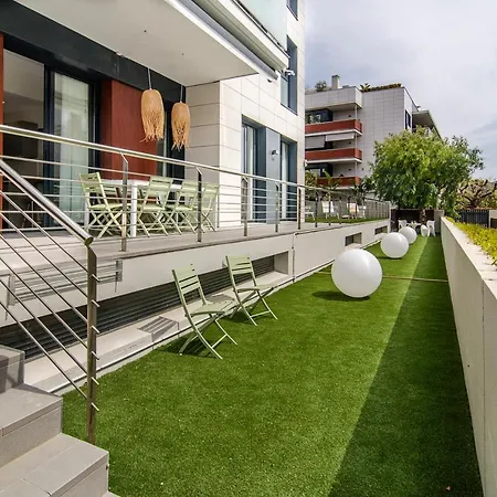 Apartmán Spaces Garden Paradise 3 Bedroom, 3 Bathroom, Huge Private Garden-terrace, Pool- Sleeps Up To 8
