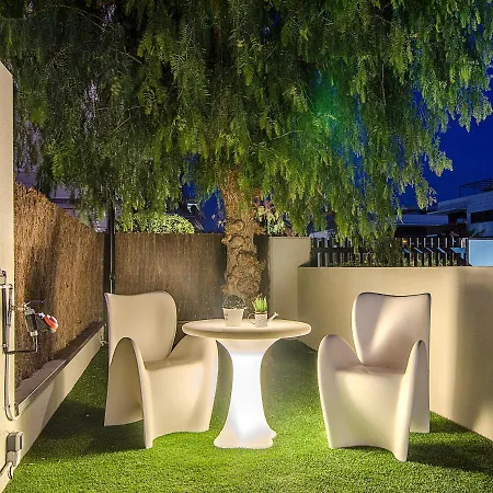 Apartment Garden Paradise: 3-bedroom With Pool And Terrace *