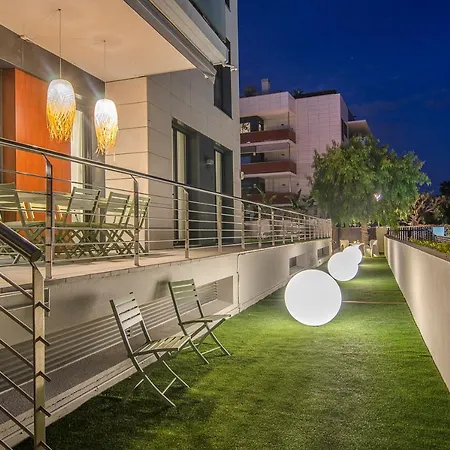 Spaces Garden Paradise 3 Bedroom, 3 Bathroom, Huge Private Garden-terrace, Pool- Sleeps Up To 8