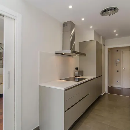 Spaces Garden Paradise 3 Bedroom, 3 Bathroom, Huge Private Garden-terrace, Pool- Sleeps Up To 8 *