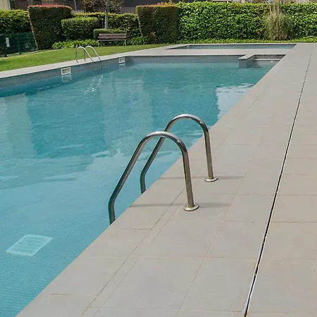 Apartment Garden Paradise: 3-bedroom With Pool And Terrace