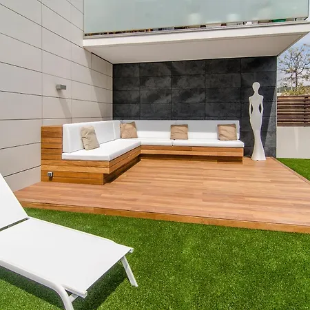 Spaces Garden Paradise 3 Bedroom, 3 Bathroom, Huge Private Garden-terrace, Pool- Sleeps Up To 8