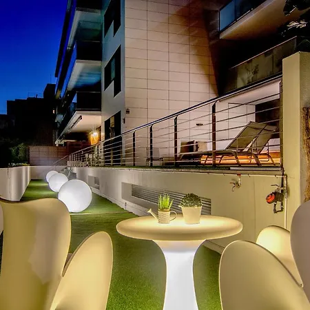 Spaces Garden Paradise 3 Bedroom, 3 Bathroom, Huge Private Garden-terrace, Pool- Sleeps Up To 8 Apartmán *