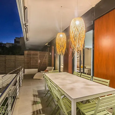 Spaces Garden Paradise 3 Bedroom, 3 Bathroom, Huge Private Garden-terrace, Pool- Sleeps Up To 8