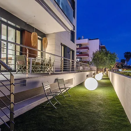 Spaces Garden Paradise 3 Bedroom, 3 Bathroom, Huge Private Garden-terrace, Pool- Sleeps Up To 8