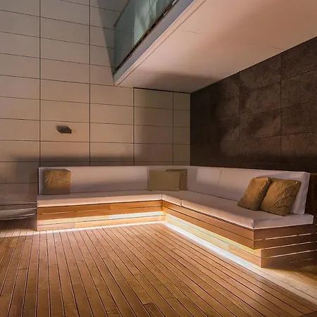 Spaces Garden Paradise 3 Bedroom, 3 Bathroom, Huge Private Garden-terrace, Pool- Sleeps Up To 8