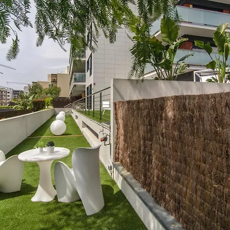 Apartmán Spaces Garden Paradise 3 Bedroom, 3 Bathroom, Huge Private Garden-terrace, Pool- Sleeps Up To 8 *