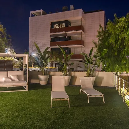 Spaces Garden Paradise 3 Bedroom, 3 Bathroom, Huge Private Garden-terrace, Pool- Sleeps Up To 8 Apartmán