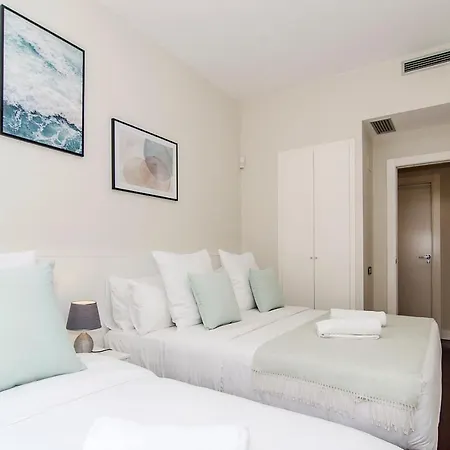 דירה Spaces Garden Paradise 3 Bedroom, 3 Bathroom, Huge Private Garden-terrace, Pool- Sleeps Up To 8 סיטגס