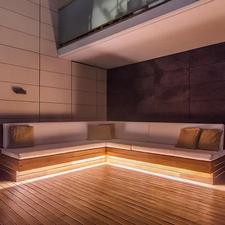 Apartmán Spaces Garden Paradise 3 Bedroom, 3 Bathroom, Huge Private Garden-terrace, Pool- Sleeps Up To 8 *