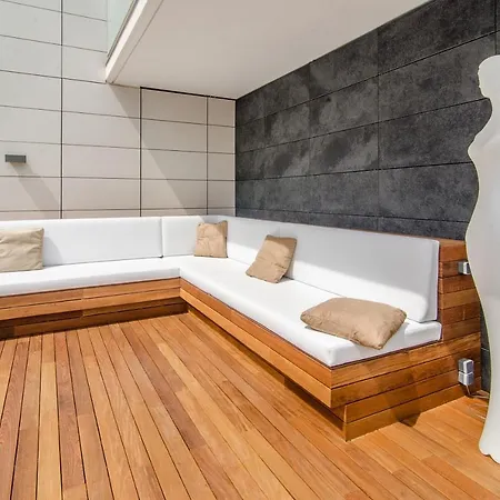 Spaces Garden Paradise 3 Bedroom, 3 Bathroom, Huge Private Garden-terrace, Pool- Sleeps Up To 8 Apartmán Sitges