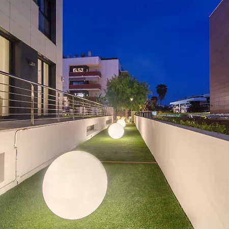 Spaces Garden Paradise 3 Bedroom, 3 Bathroom, Huge Private Garden-terrace, Pool- Sleeps Up To 8 Apartmán Sitges