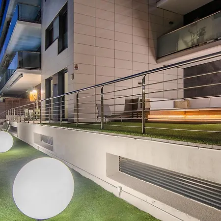 Apartmán Spaces Garden Paradise 3 Bedroom, 3 Bathroom, Huge Private Garden-terrace, Pool- Sleeps Up To 8 *