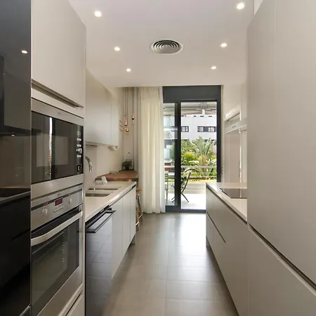 Apartmán Spaces Garden Paradise 3 Bedroom, 3 Bathroom, Huge Private Garden-terrace, Pool- Sleeps Up To 8 Sitges