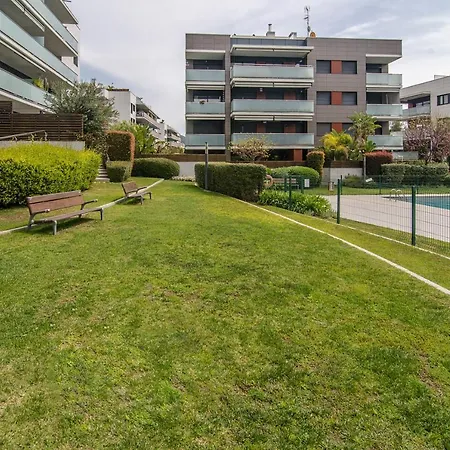 Spaces Garden Paradise 3 Bedroom, 3 Bathroom, Huge Private Garden-terrace, Pool- Sleeps Up To 8 דירה סיטגס