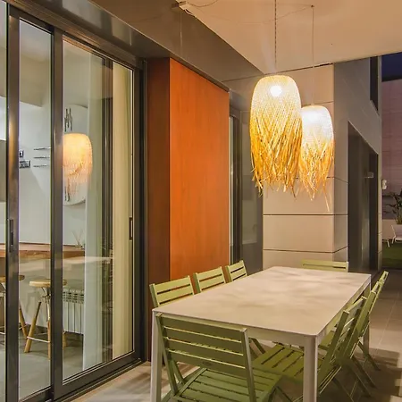 Apartmán Spaces Garden Paradise 3 Bedroom, 3 Bathroom, Huge Private Garden-terrace, Pool- Sleeps Up To 8 Sitges