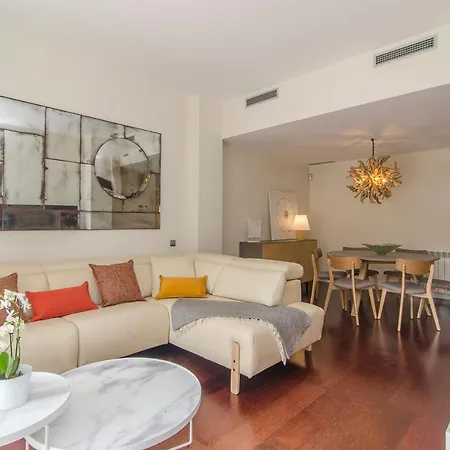 Apartmán Spaces Garden Paradise 3 Bedroom, 3 Bathroom, Huge Private Garden-terrace, Pool- Sleeps Up To 8 *