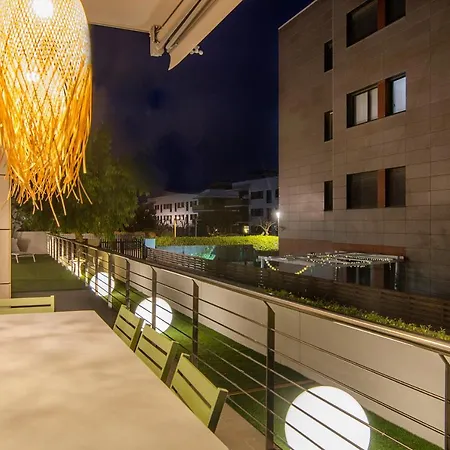 Garden Paradise: 3-bedroom With Pool And Terrace Apartment *