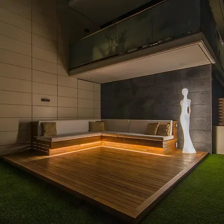 Garden Paradise: 3-bedroom With Pool And Terrace