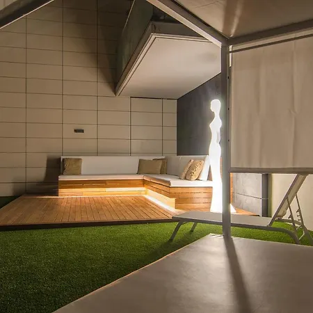 Apartmán Spaces Garden Paradise 3 Bedroom, 3 Bathroom, Huge Private Garden-terrace, Pool- Sleeps Up To 8