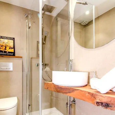 Apartment Garden Paradise: 3-bedroom With Pool And Terrace