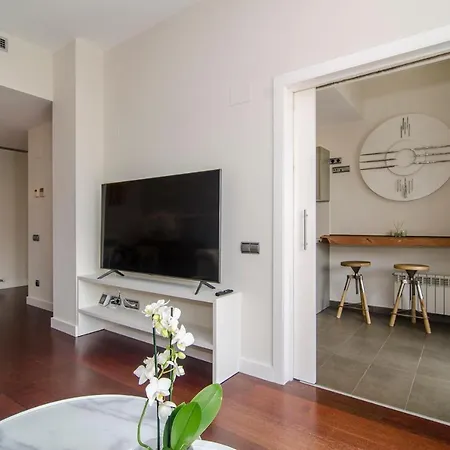 Apartmán Spaces Garden Paradise 3 Bedroom, 3 Bathroom, Huge Private Garden-terrace, Pool- Sleeps Up To 8 *