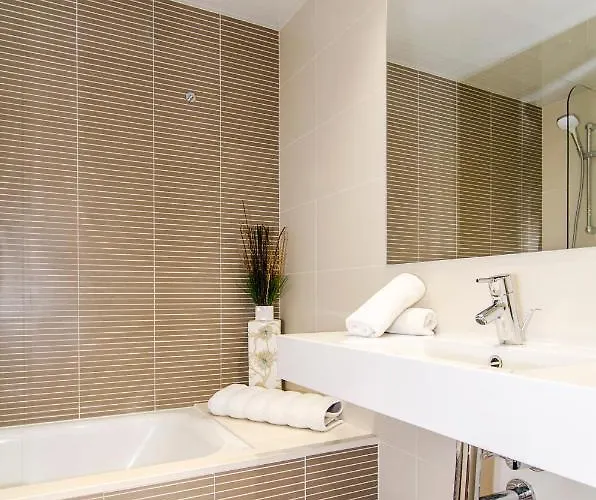 Garden Paradise: 3-bedroom With Pool And Terrace Apartment *