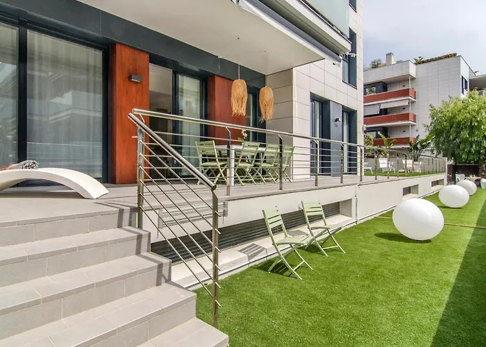 Garden Paradise: 3-bedroom With Pool And Terrace Apartment Sitges