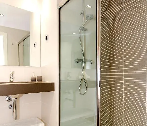 Spaces Garden Paradise 3 Bedroom, 3 Bathroom, Huge Private Garden-terrace, Pool- Sleeps Up To 8