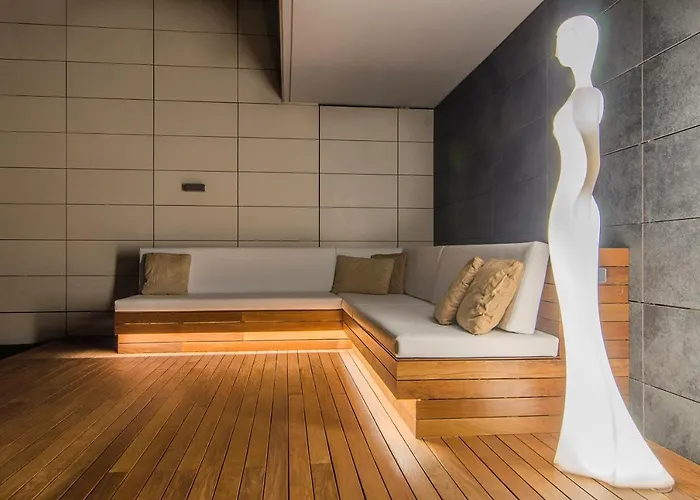 Spaces Garden Paradise 3 Bedroom, 3 Bathroom, Huge Private Garden-terrace, Pool- Sleeps Up To 8 Appartement Sitges