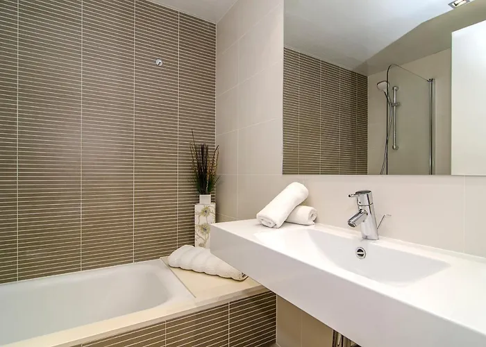 Spaces Garden Paradise 3 Bedroom, 3 Bathroom, Huge Private Garden-terrace, Pool- Sleeps Up To 8 Appartement Sitges