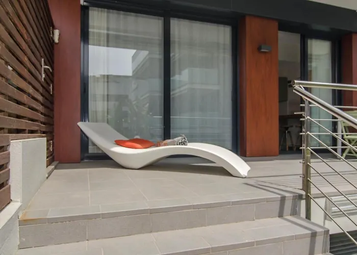 Garden Paradise: 3-bedroom With Pool And Terrace Apartment *