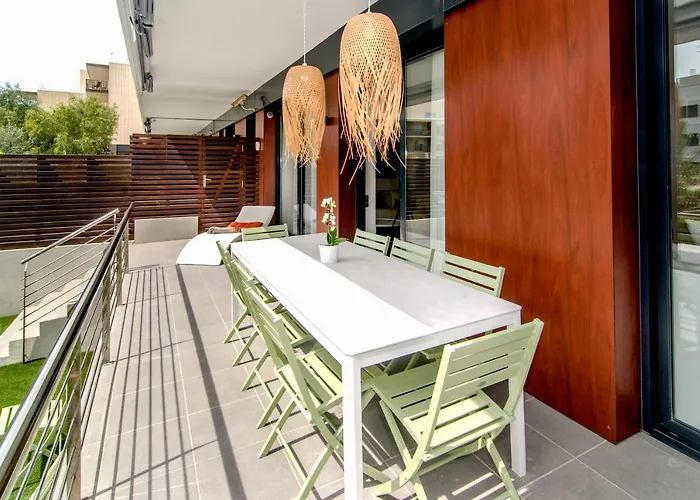 Spaces Garden Paradise 3 Bedroom, 3 Bathroom, Huge Private Garden-terrace, Pool- Sleeps Up To 8 *