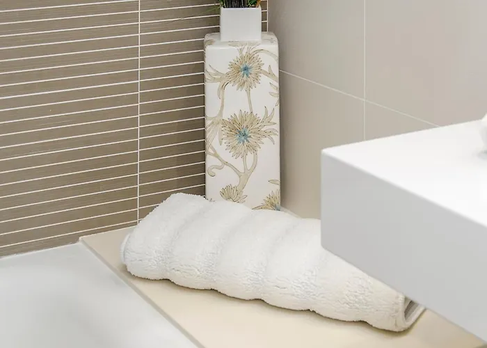 Appartement Spaces Garden Paradise 3 Bedroom, 3 Bathroom, Huge Private Garden-terrace, Pool- Sleeps Up To 8 Sitges