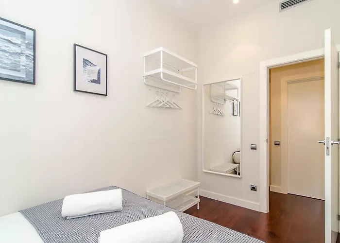 Appartement Spaces Garden Paradise 3 Bedroom, 3 Bathroom, Huge Private Garden-terrace, Pool- Sleeps Up To 8 Sitges