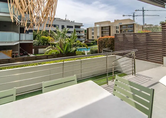 Spaces Garden Paradise 3 Bedroom, 3 Bathroom, Huge Private Garden-terrace, Pool- Sleeps Up To 8 Appartement Sitges