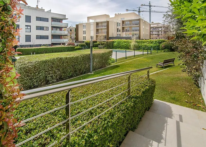 Spaces Garden Paradise 3 Bedroom, 3 Bathroom, Huge Private Garden-terrace, Pool- Sleeps Up To 8