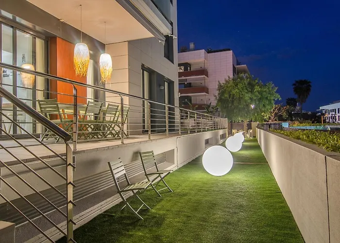 Spaces Garden Paradise 3 Bedroom, 3 Bathroom, Huge Private Garden-terrace, Pool- Sleeps Up To 8