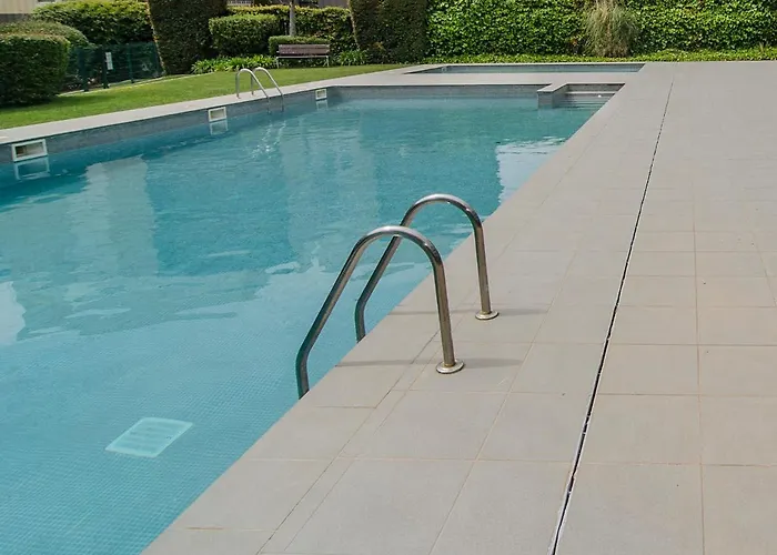 Apartment Garden Paradise: 3-bedroom With Pool And Terrace