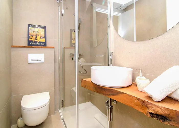 Spaces Garden Paradise 3 Bedroom, 3 Bathroom, Huge Private Garden-terrace, Pool- Sleeps Up To 8 *